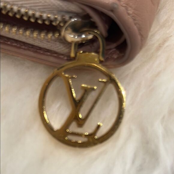 Louis Vuitton Lou Coussin Wallet Pink Lambskin Monogram Authentic Gold Hardware - Picture 15 of 16